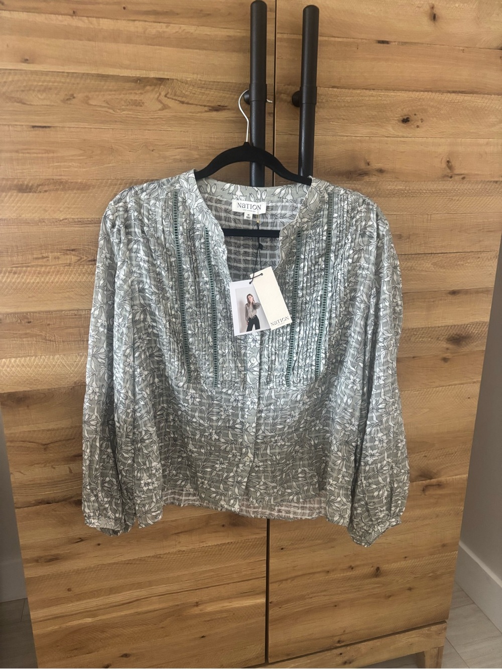 Nation Los Angeles Floral Blouse Medium NWT Pintuck Long Sleeve Top